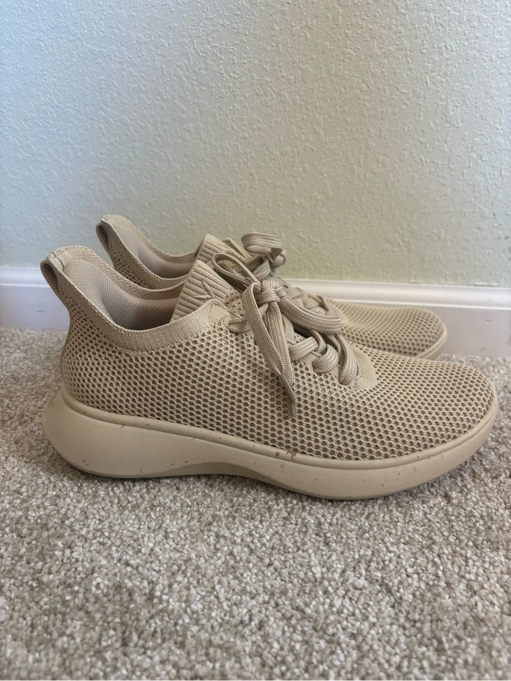 Vivaia Urban Mesh Unisex Beige Sneakers Size 38 or US 7 Women’s